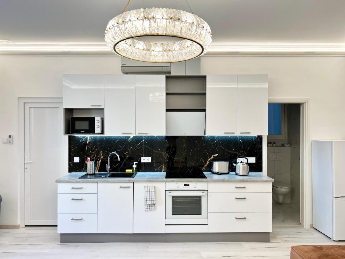 N24 Apartments By Small Home บูดาเปสต์ ภายนอก รูปภาพ