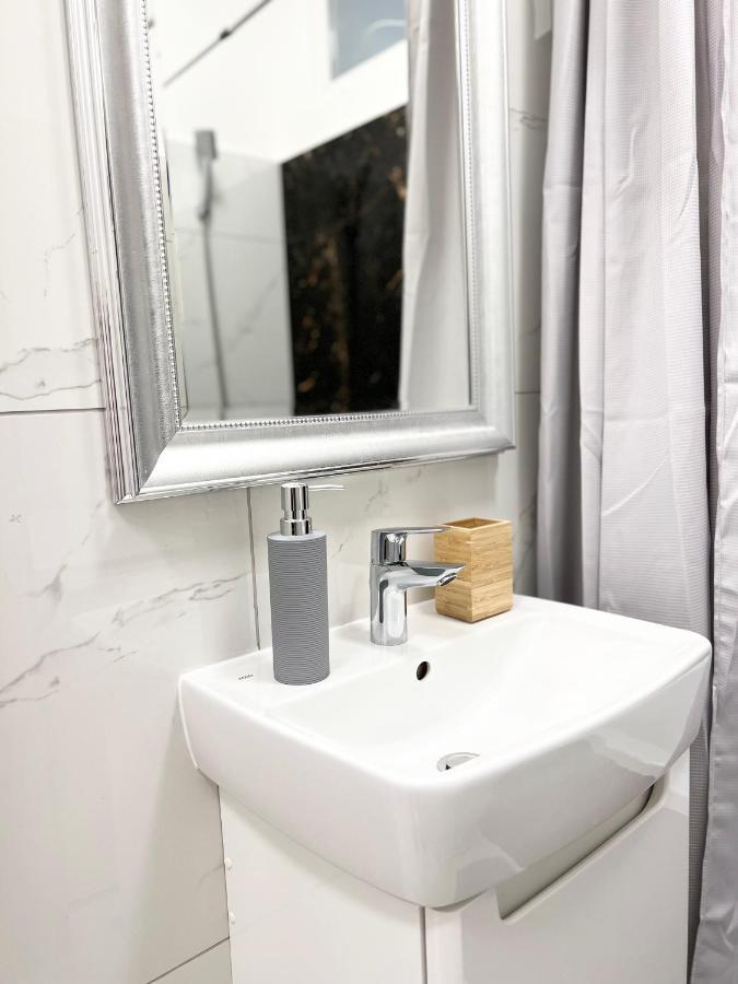 N24 Apartments By Small Home บูดาเปสต์ ภายนอก รูปภาพ