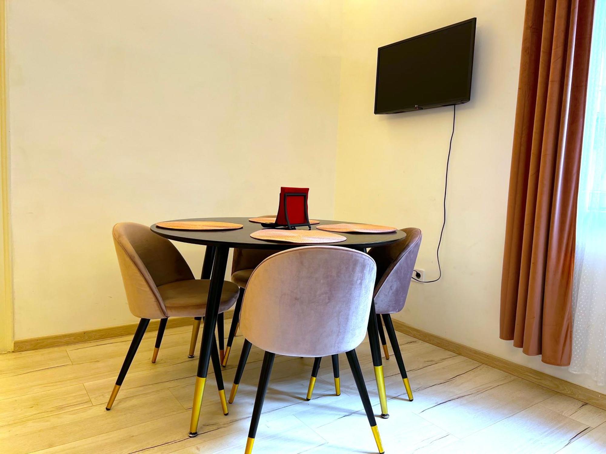 N24 Apartments By Small Home บูดาเปสต์ ภายนอก รูปภาพ